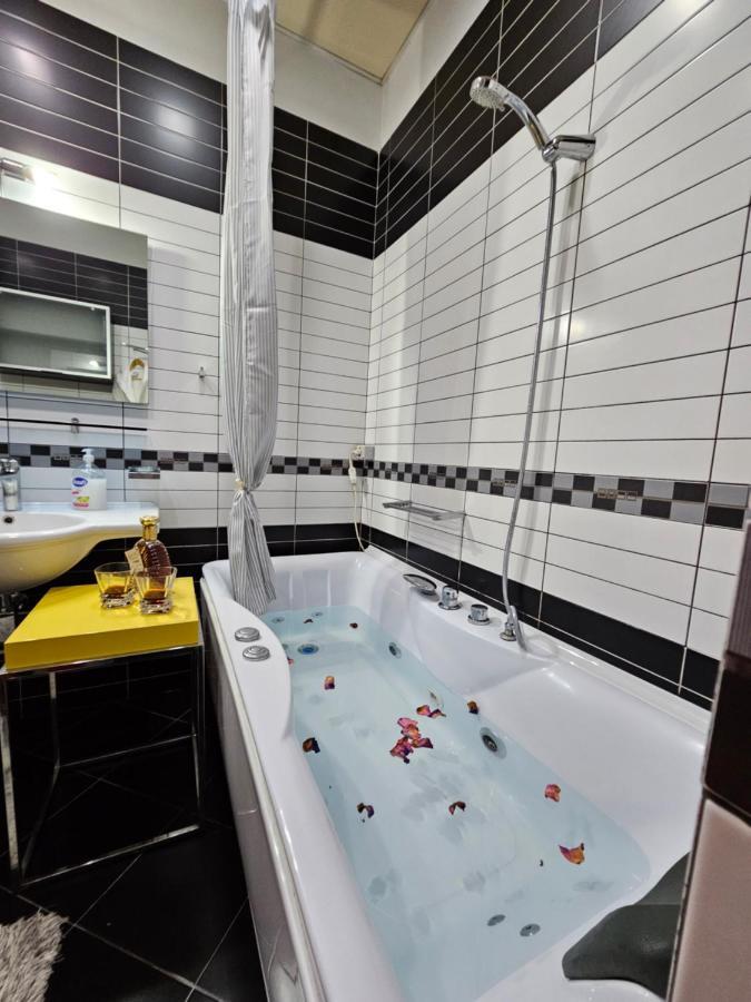 Center Apartment Easy_Luxury Тирана Екстер'єр фото