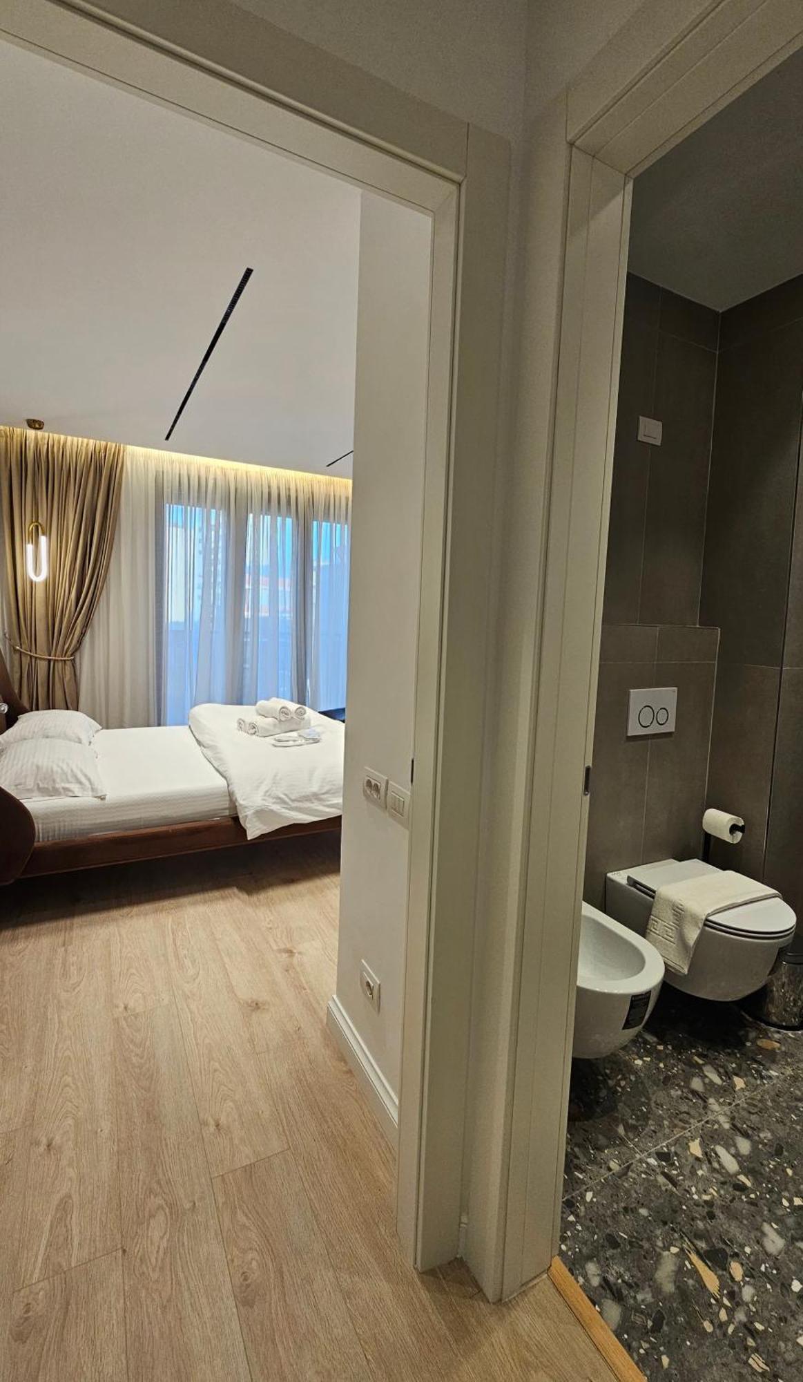 Center Apartment Easy_Luxury Тирана Екстер'єр фото